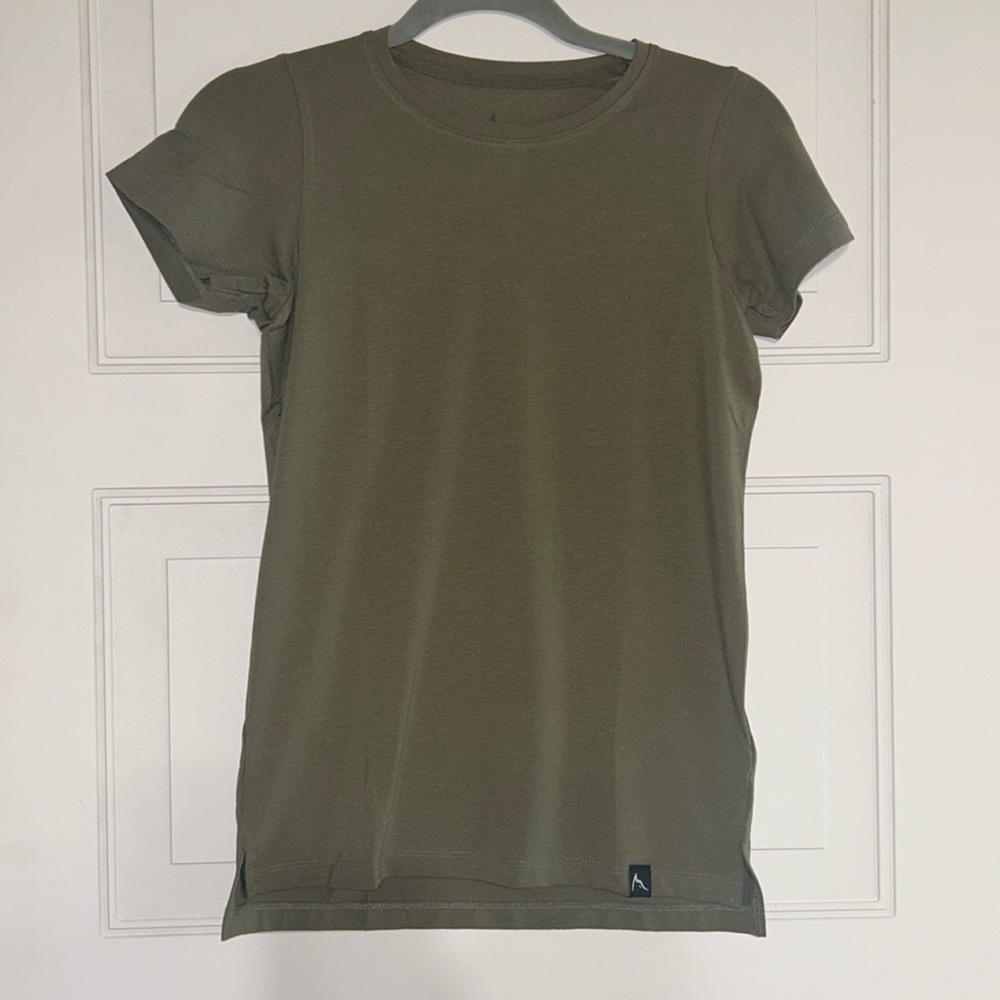 Rokwolf Women’s Size XS Essential T-shirt Athleticwear Activewear Workoutwear